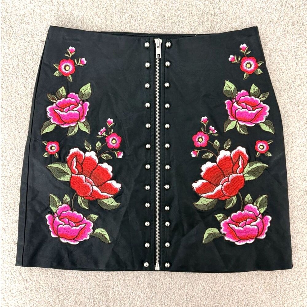 NWT Forever 21 Black Faux Leather Floral Embroidered Mini Skirt S Y2K Moto